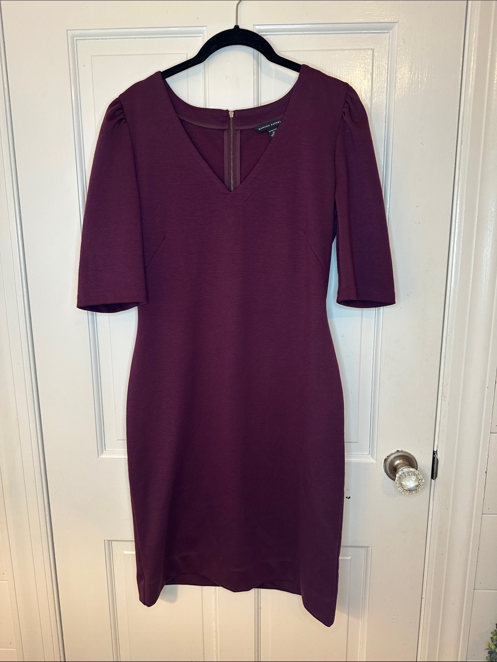Banana Republic Plum V-Neck Midi Sheath Dress size 10 EUC